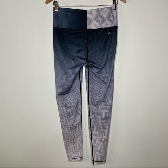 AR-33 Alpha High Waist Ombré Leggings Medium - Picture 3 of 7